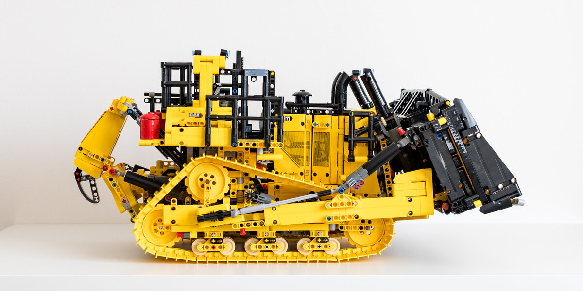 Review LEGO Technic 42131 App-Controlled Cat D11 Bulldozer