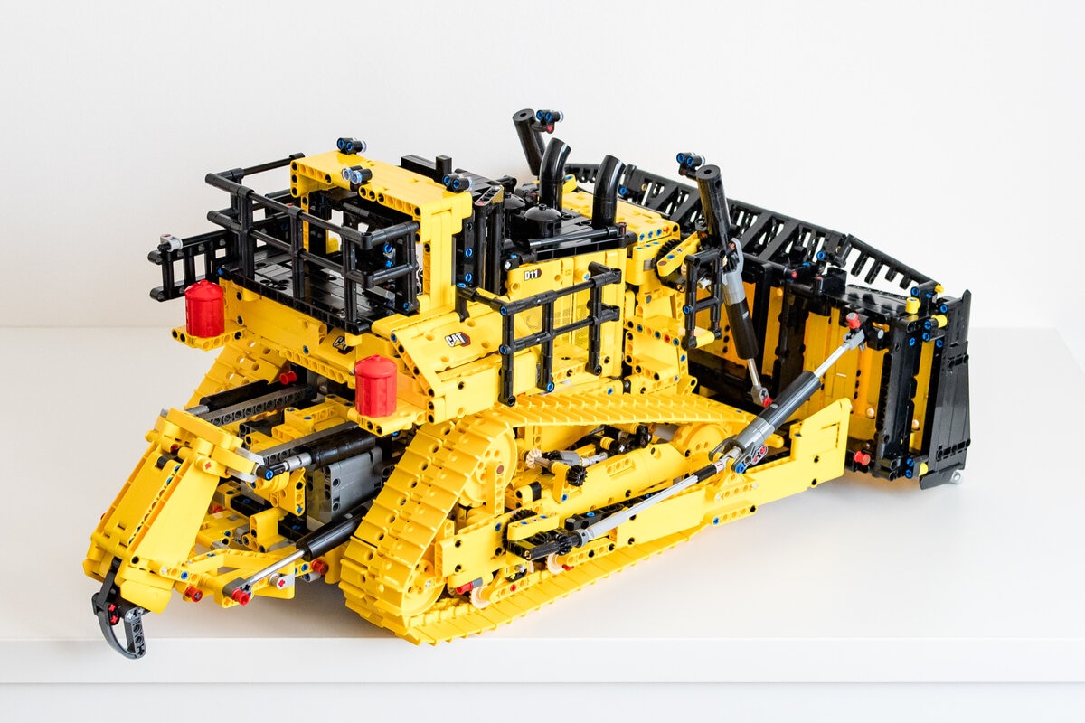 Soldes LEGO Technic - Bulldozer D11 Cat télécommandé (42131) 2024 au  meilleur prix sur