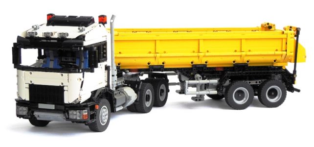 LEGO Technic Camion 6x6 avec remorque benne