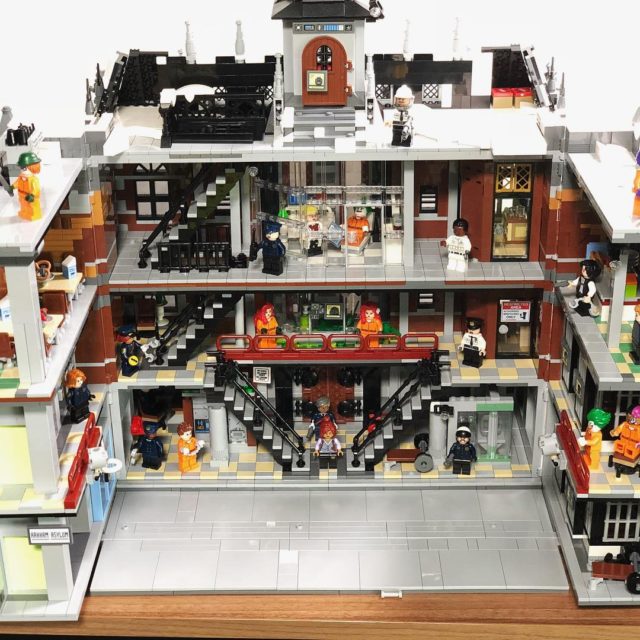 Arkham Asylum version LEGO Modular HelloBricks