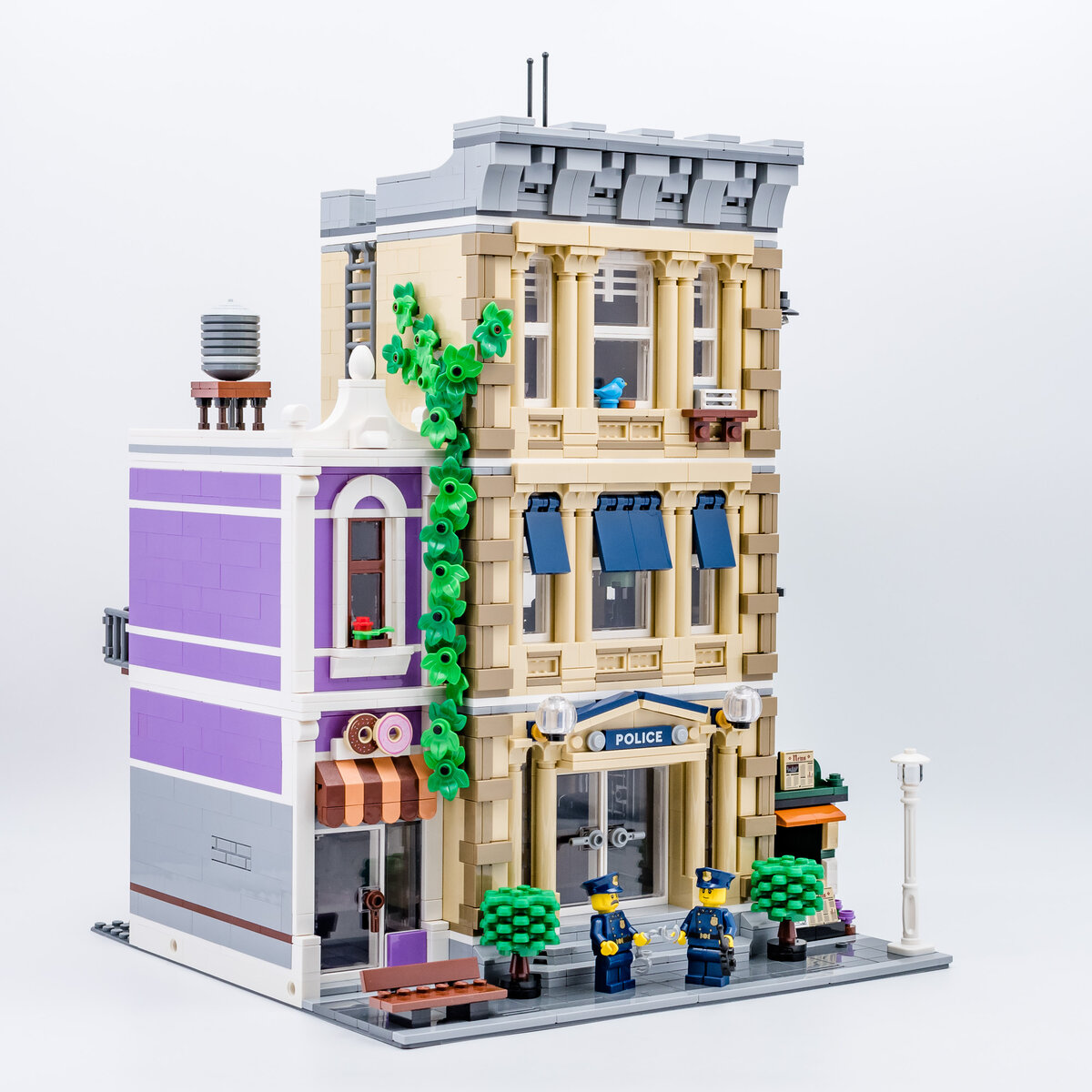 REVIEW LEGO 10278 Police Station Modular - HelloBricks