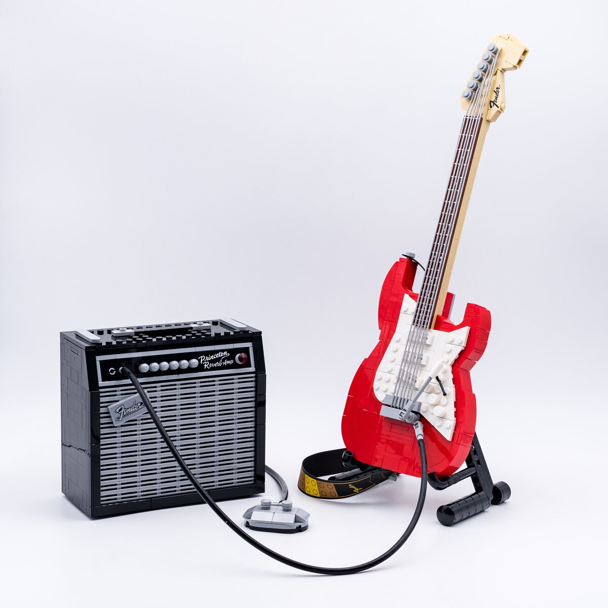 Review LEGO Ideas 21329 Fender Stratocaster - HelloBricks