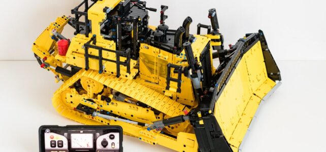 LEGO Technic 42131 Cat D11 Bulldozer