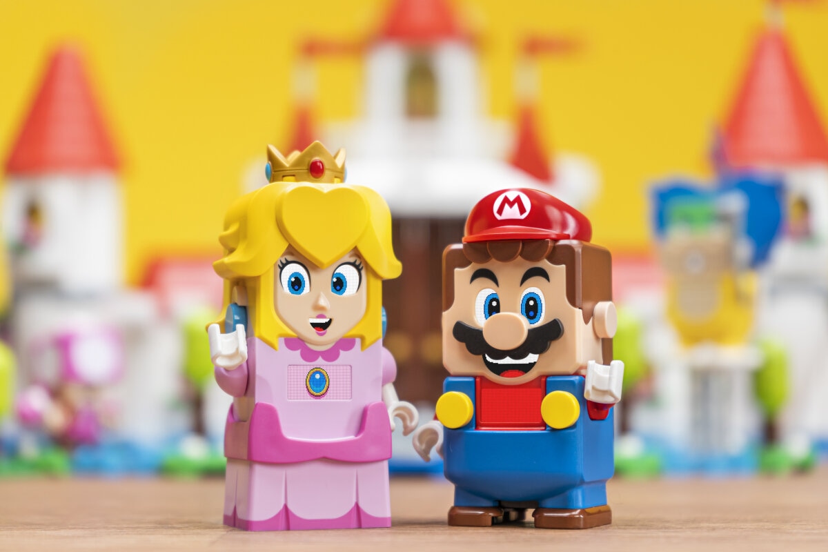 https://www.hellobricks.com/wp-content/uploads/2022/03/LEGO-Super-Mario-2022-Princess-Peach.jpg