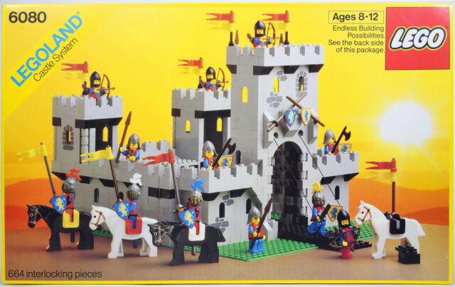 Review LEGO Icons 10305 Lion Knights' Castle - HelloBricks