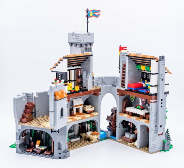 Lego Boîte de présentation en acrylique compatible avec LEGO 10305 Le  château du chevalier lion - Boîte de présentation transparente  anti-poussière (sans modèle de bloc de construction) (2 mm) : :  Jeux