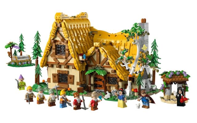 LEGO Disney 43242 Snow White and the Seven Dwarfs Cottage