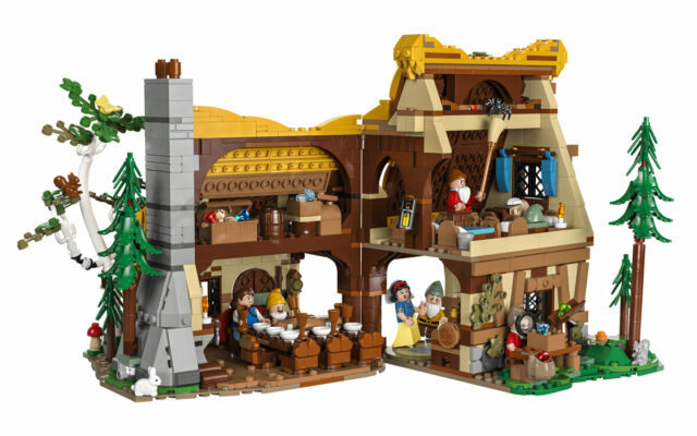 LEGO Disney 43242 Snow White and the Seven Dwarfs Cottage