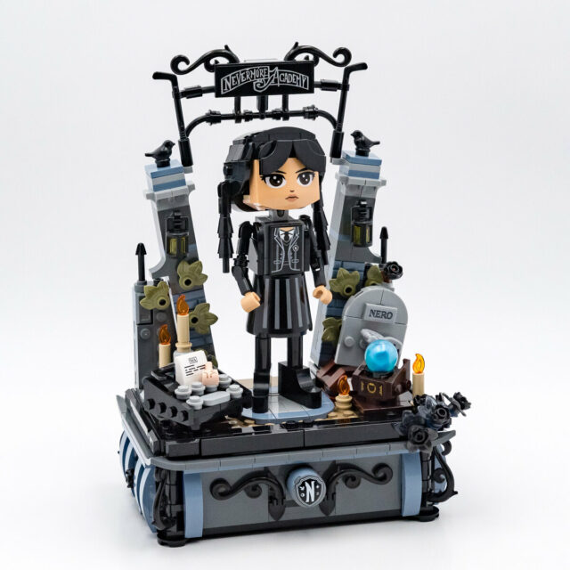 Review LEGO Wednesday 76780 Wednesday Addams' Figure