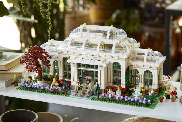 LEGO Ideas 21353 Botanical Garden