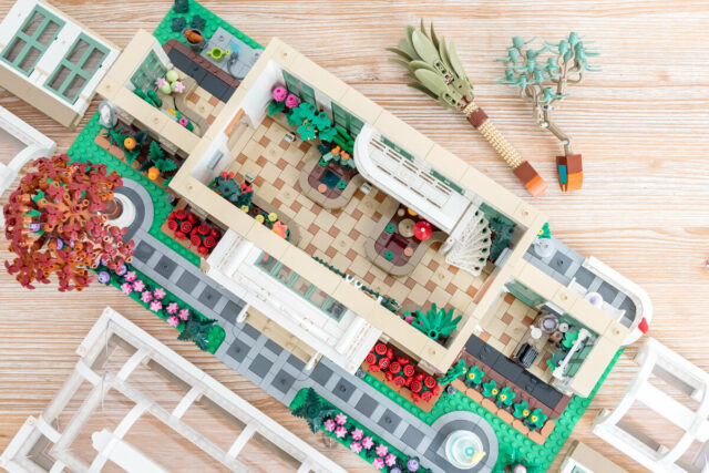 Review LEGO Ideas 21353 Botanical Garden