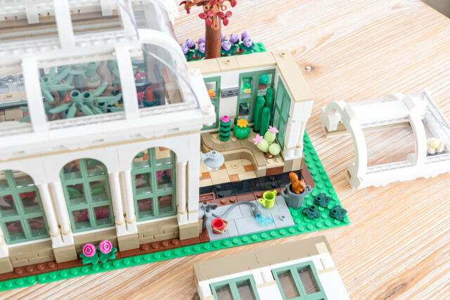 Review LEGO Ideas 21353 Botanical Garden