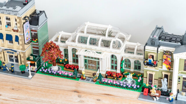 Review LEGO Ideas 21353 Botanical Garden