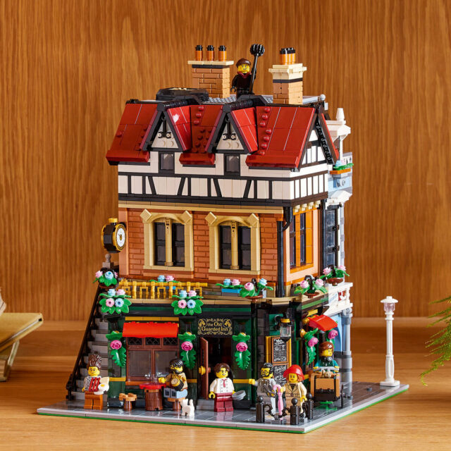 LEGO Icons 10350 Tudor Corner : le nouveau Modular 2025