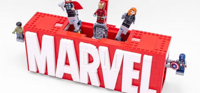 Review LEGO Marvel 76313 Marvel Logo & Minifigures