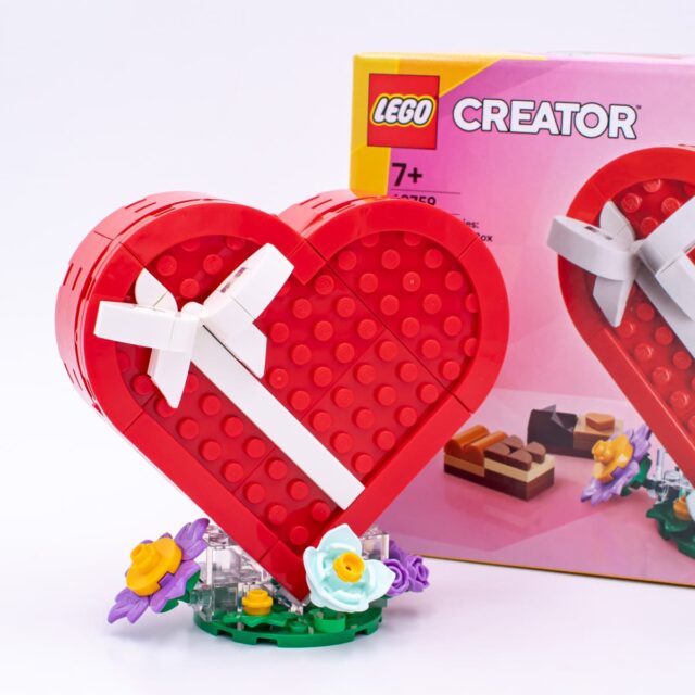 Review LEGO Creator 40759 Celebration Series : 2. Valentine's Day Box