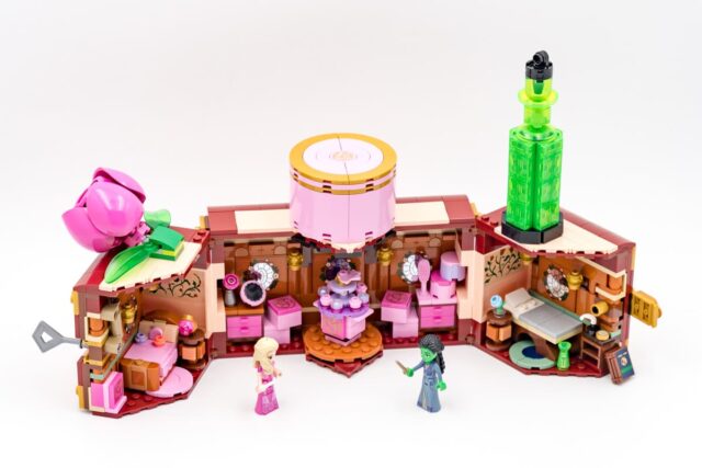 Review LEGO Wicked 75683 Glinda and Elphaba's Dormitory