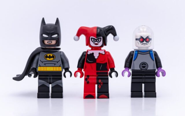 Review LEGO DC 76274 Batman With The Batmobile vs. Harley Quinn and Mr. Freeze